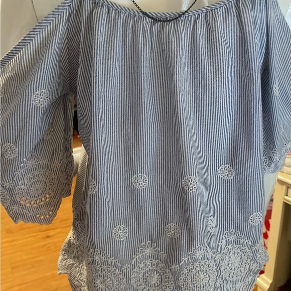 Pretty top for spring - Picture 4 of 4